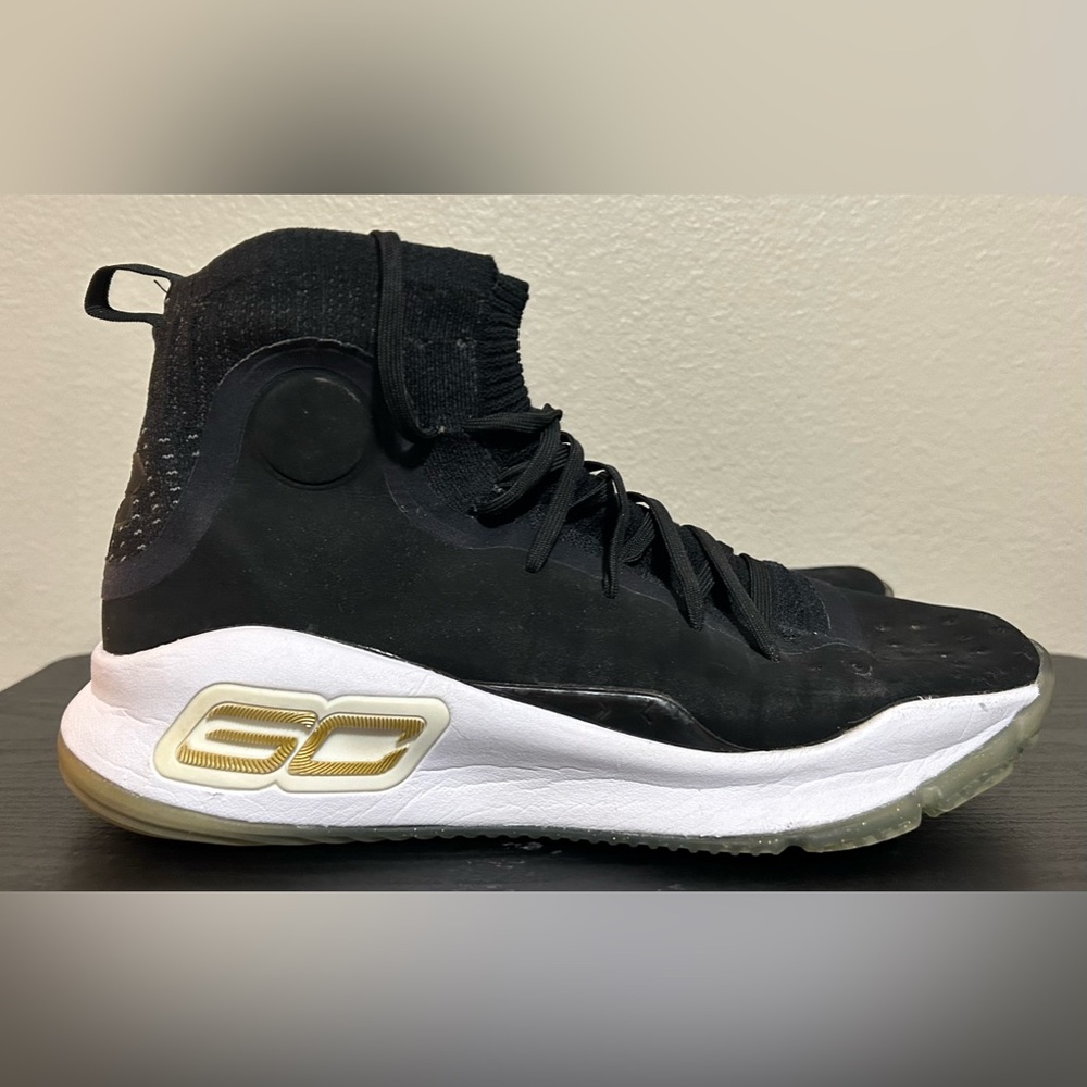 Used Under Armour black SC bball sneakers- size M8.5